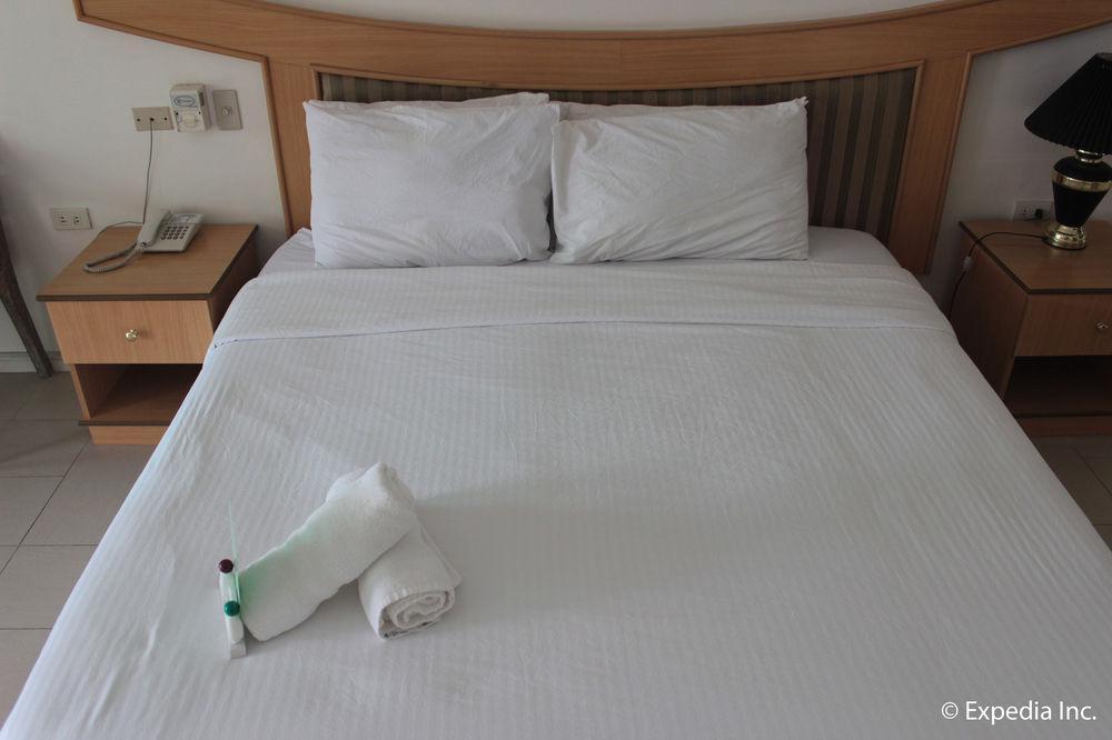 Wild Orchid Beach Resort Olongapo Exterior foto