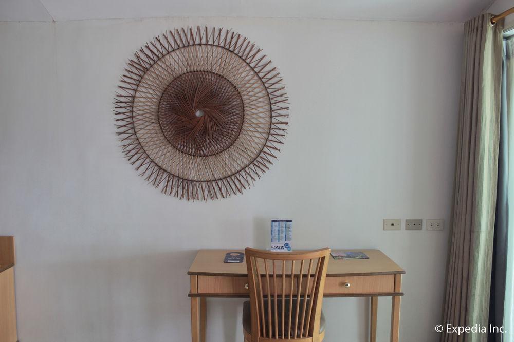 Wild Orchid Beach Resort Olongapo Exterior foto