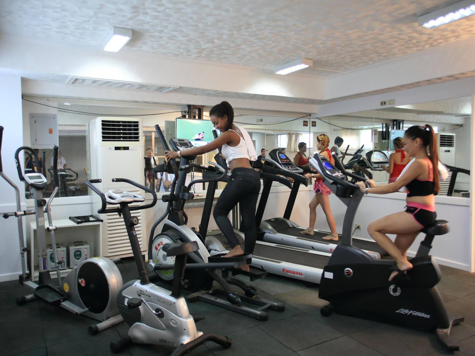 Wild Orchid Beach Resort Olongapo Exterior foto